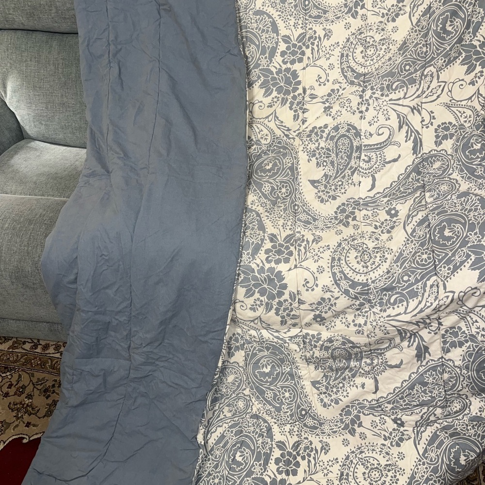 Better Homes & Gardens Indigo Paisley Comforter (FULL SIZE)